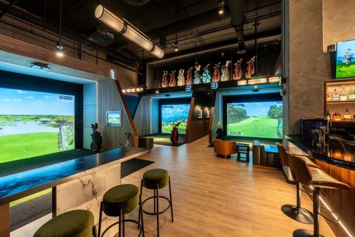 Inside The Tips Golf - indoor golf in Miami, FL